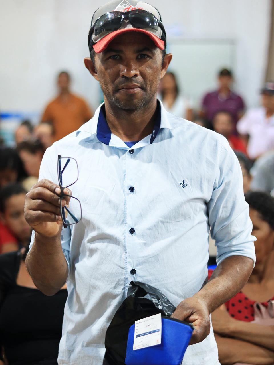 Prefeitura de Riachão realiza entrega de óculos em parceria com o Governo do Estado