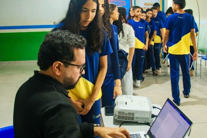 Projeto “Fisioterapia na Saúde do Escolar” Leva Orientações de Saúde e Postura à Escola Nair Santos com o Fisioterapeuta Sávio Bertone